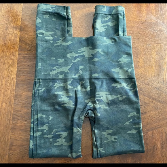 SPANX CAMO LOOK AT ME NOW SEAMLESS LEGGINGS - Picture 10 of 13